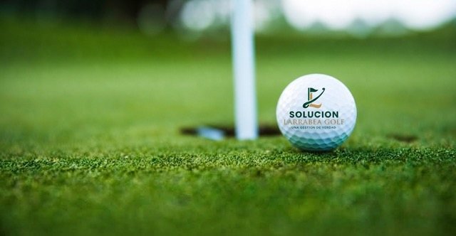 Instalaciones y buggies del Club de Golf Larrabea